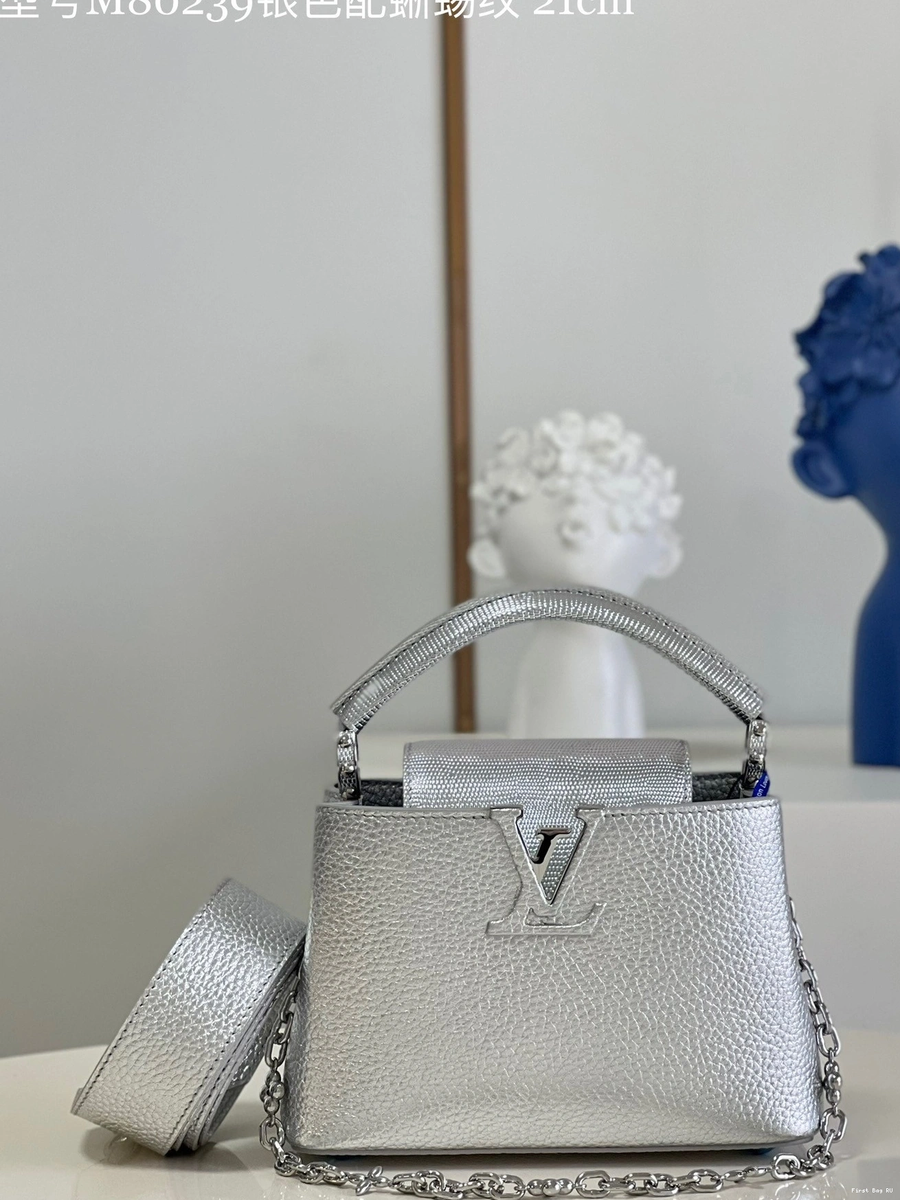 First bag LOUIS MINI CAPUCINES VUITTON 0716
